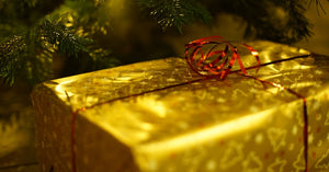 4 regali di Natale perfetti per lui. Cosa far trovare sotto l'albero?